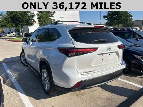 Used 2022 Toyota Highlander Limited FWD image 4