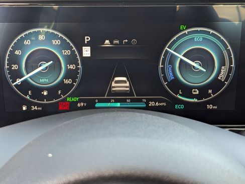 New 2025 Hyundai Elantra Limited image 9