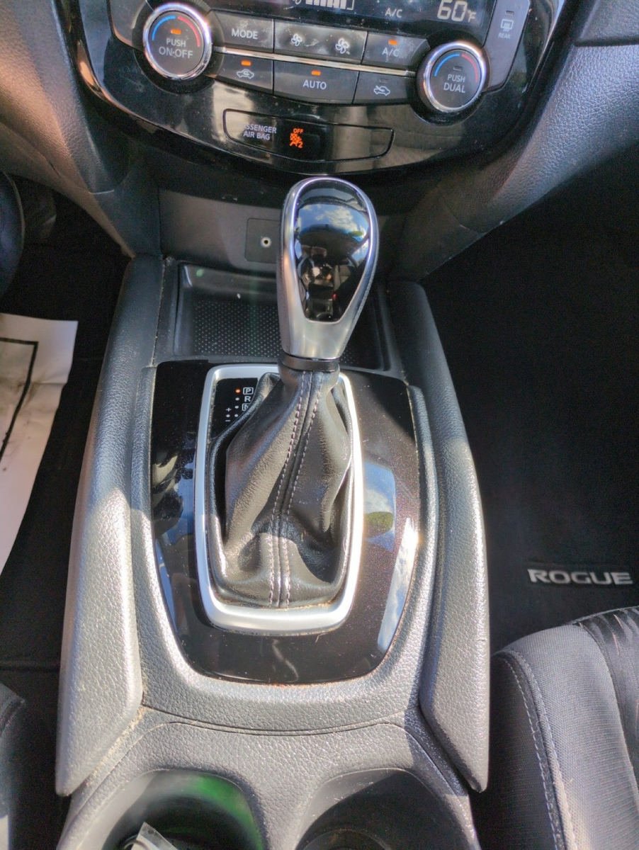 Used 2018 Nissan Rogue SV FWD image 22