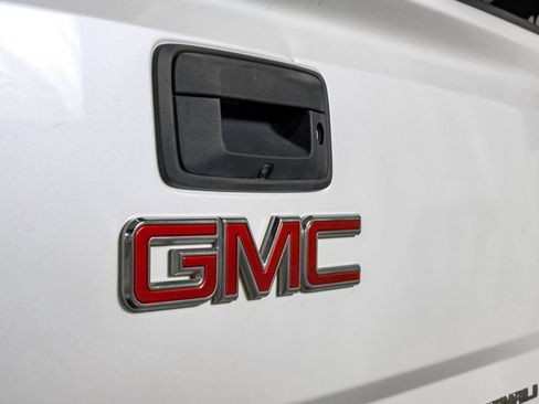 Used 2018 GMC Sierra 2500 Denali w/ Suspension Package, Off-Road AWD/4WD image 46