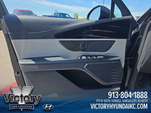 Used 2024 Lincoln Nautilus Reserve AWD/4WD image 9