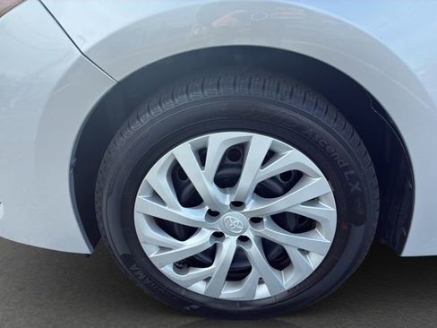 Used 2017 Toyota Corolla LE image 22