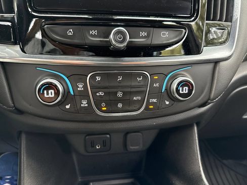 Used 2023 Chevrolet Traverse LT FWD image 40