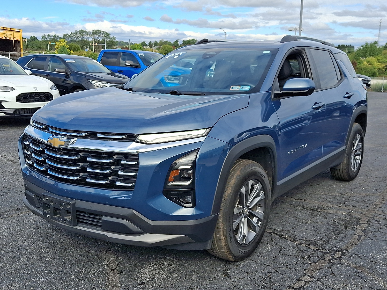 Certified 2025 Chevrolet Equinox LT w/ Convenience Package II AWD/4WD image 3