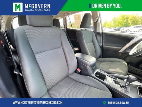 Used 2018 Toyota RAV4 LE w/ All Weather Liner Package AWD/4WD image 28
