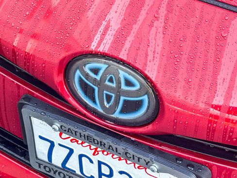 Used 2016 Toyota Prius Four Touring image 10