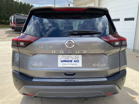 Used 2021 Nissan Rogue SV w/ Premium Package image 5