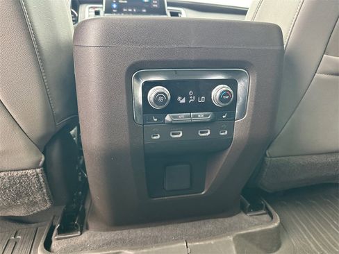 Used 2021 GMC Yukon SLT w/ SLT Luxury Plus Package image 24