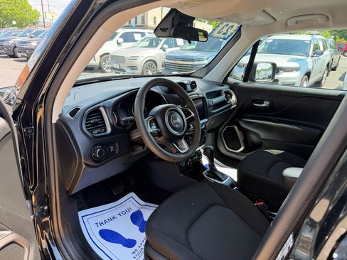 Used 2023 Jeep Renegade Latitude AWD/4WD image 9