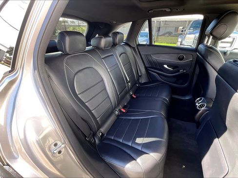 Used 2021 Mercedes-Benz GLC 300 4MATIC image 32