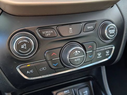 Used 2016 Jeep Cherokee High Altitude w/ Luxury Group FWD image 25