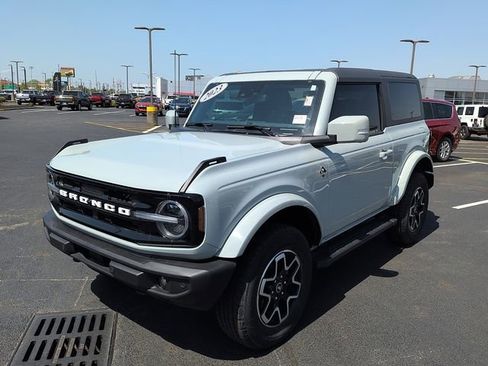 Used 2023 Ford Bronco Outer Banks image 3