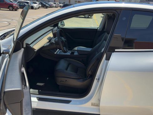 Used 2022 Tesla Model Y Long Range AWD/4WD image 9