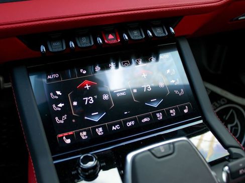 Used 2025 Lamborghini Urus SE image 18