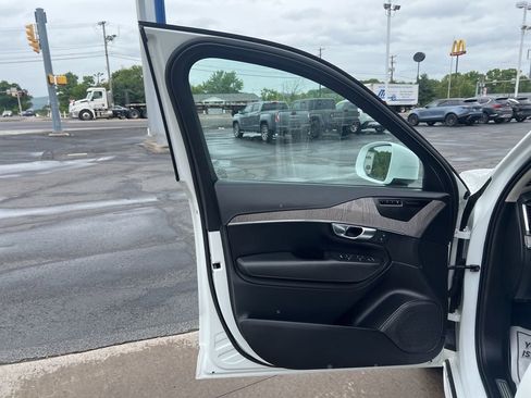 Used 2022 Volvo XC90 T6 Inscription w/ Lounge Package AWD/4WD image 11