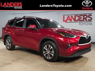 Certified 2024 Toyota Highlander XLE FWD video 1