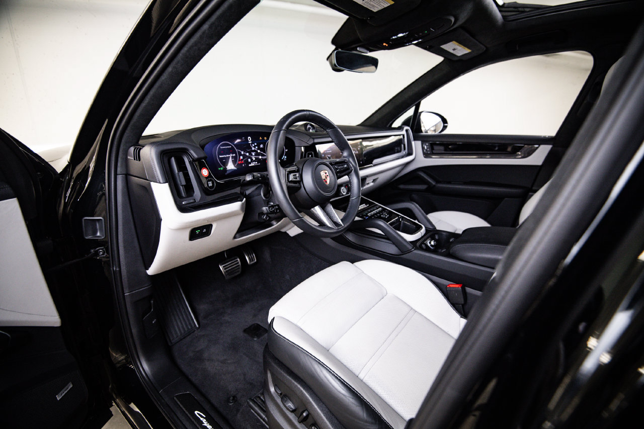Certified 2026 Porsche Cayenne GTS AWD/4WD image 4