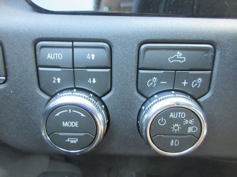 New 2026 GMC Sierra 2500 SLE w/ SLE Value Package; AWD/4WD image 18