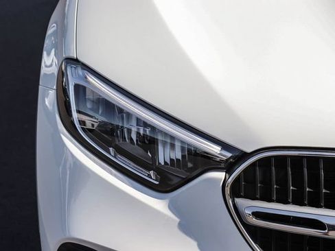 Used 2025 Mercedes-Benz GLC 300 image 11