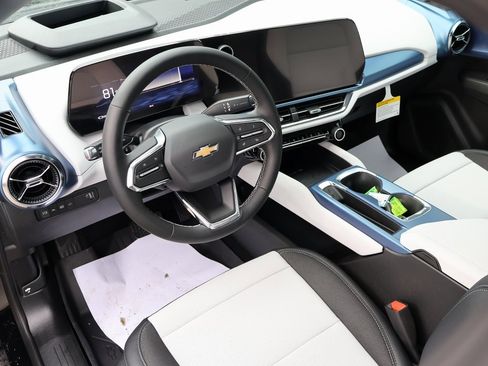 New 2026 Chevrolet Equinox EV LT image 22