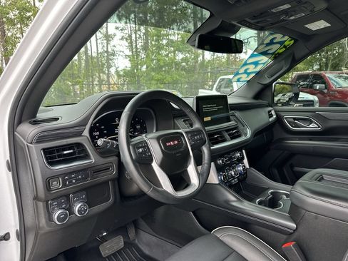 Certified 2023 GMC Yukon SLT w/ SLT Premium Package AWD/4WD image 10