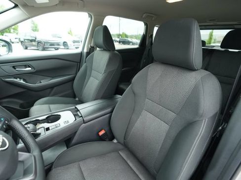 Used 2025 Nissan Rogue SV FWD image 40