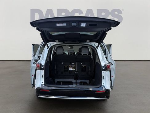 Used 2023 Toyota Sienna Limited AWD/4WD image 30