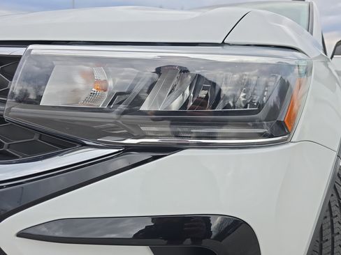 Used 2022 Volkswagen Taos SE image 28