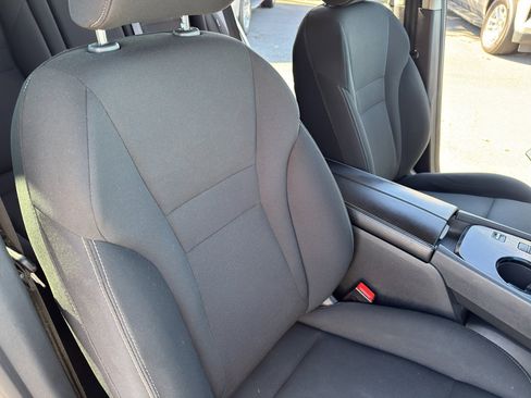 Used 2024 Nissan Rogue S image 29