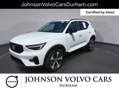 Certified 2026 Volvo XC40 B5 Plus AWD/4WD image 5
