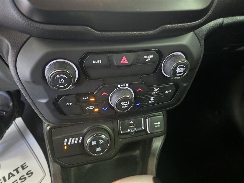 Used 2020 Jeep Renegade Trailhawk w/ Cold Weather Group AWD/4WD image 25
