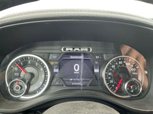 Used 2019 RAM 1500 Laramie AWD/4WD image 16