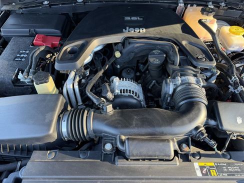 Used 2018 Jeep Wrangler Unlimited Sahara w/ Dual Top Group image 24