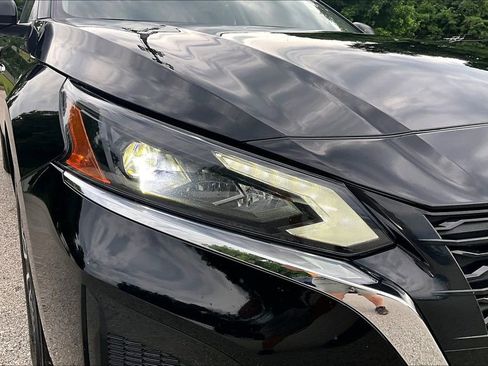 Used 2025 Nissan Altima 2.5 SV FWD image 29