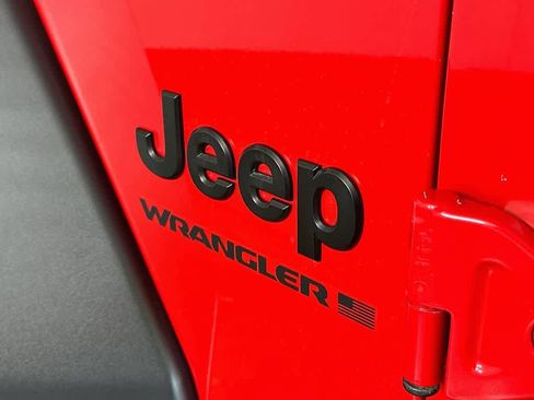 Used 2024 Jeep Wrangler Willys AWD/4WD image 5