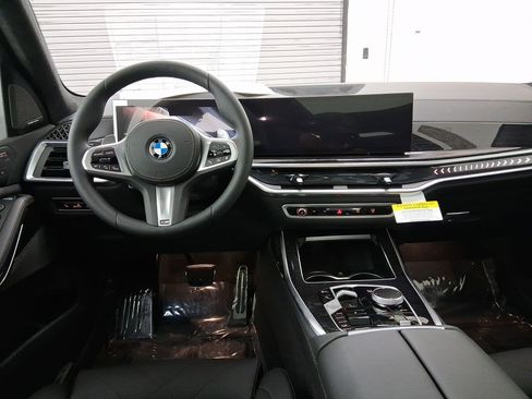 New 2026 BMW X7 xDrive40i w/ M Sport Package image 4