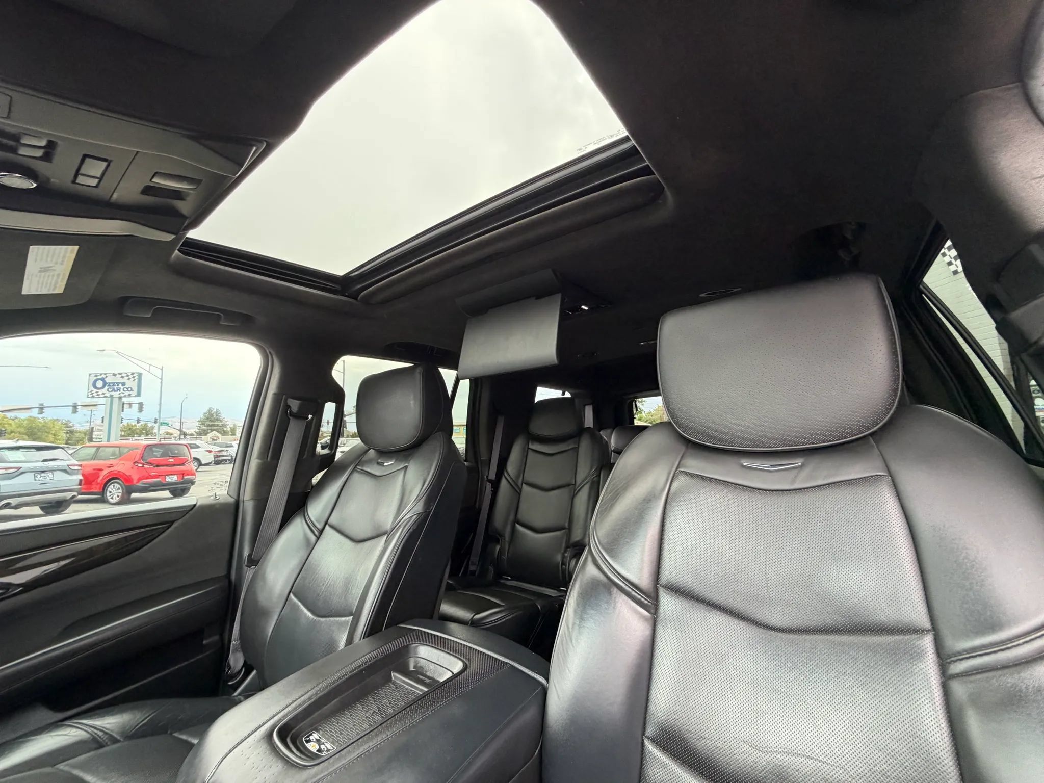 Used 2015 Cadillac Escalade Platinum AWD/4WD image 33
