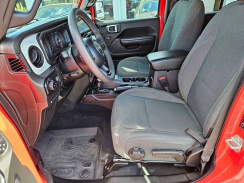 Used 2024 Jeep Wrangler Unlimited AWD/4WD image 18