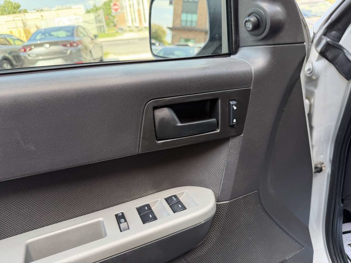 Used 2009 Ford Escape XLT FWD image 19
