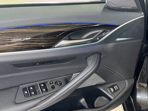 Used 2021 BMW 540i w/ Premium Package image 18