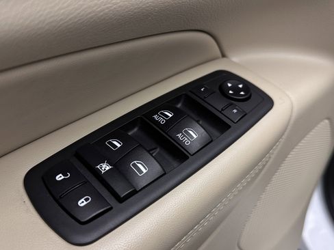 Used 2019 Jeep Grand Cherokee Limited image 13