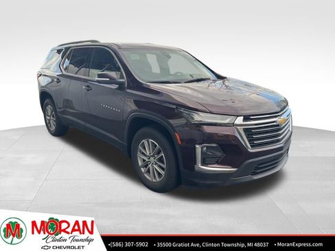 Used 2023 Chevrolet Traverse LT image 2