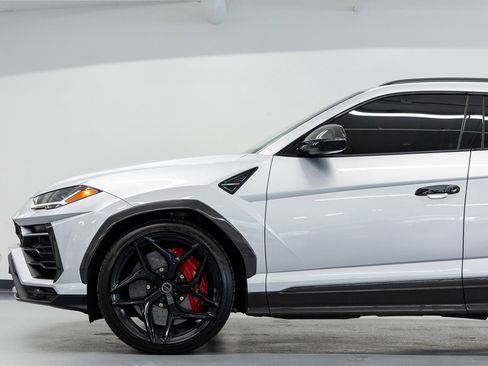 Used 2021 Lamborghini Urus image 14