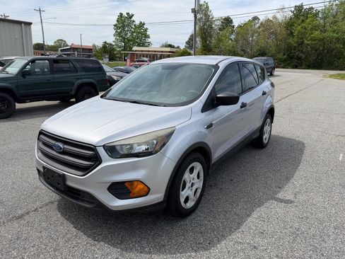 Used 2018 Ford Escape S image 2