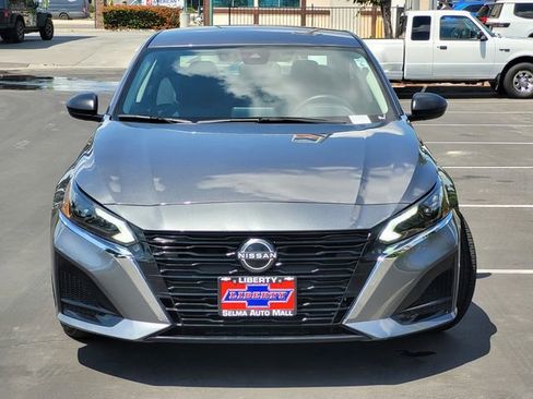 Used 2025 Nissan Altima 2.5 SV FWD image 3
