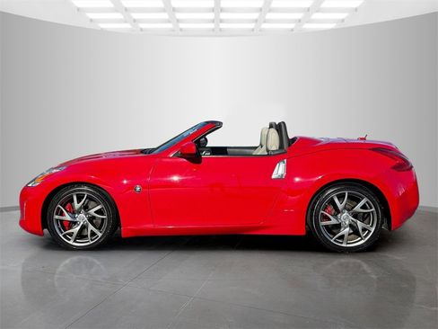 Used 2017 Nissan 370Z Touring Sport image 4