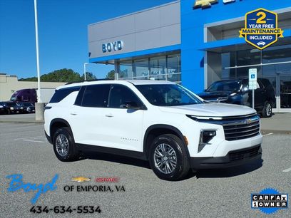 Used 2025 Chevrolet Traverse LT