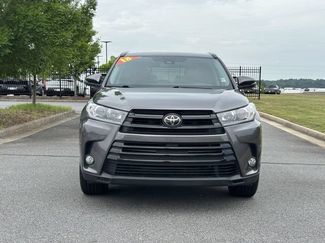 Used 2018 Toyota Highlander SE FWD video 2
