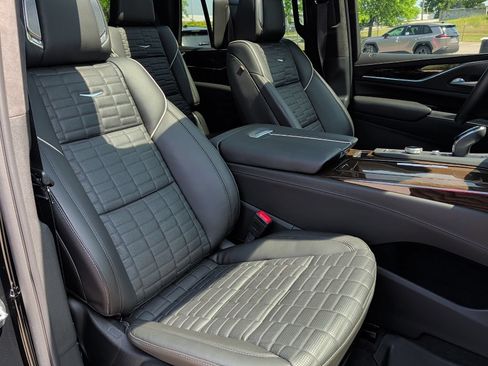 Used 2024 Cadillac Escalade Sport Platinum w/ LPO, ONYX Package AWD/4WD image 33