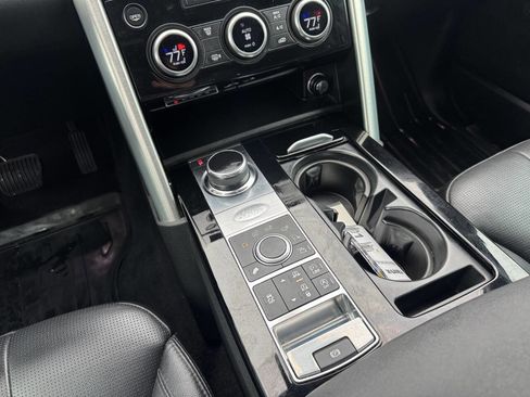 Used 2018 Land Rover Discovery HSE image 28